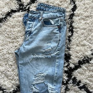 American Eagle distressed Tom girl jeans
